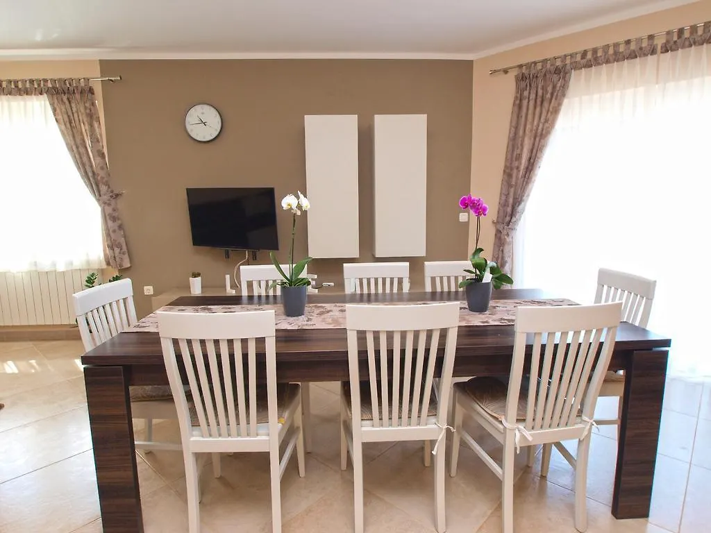 Apartment Roberto 1386 Galizana Croatia