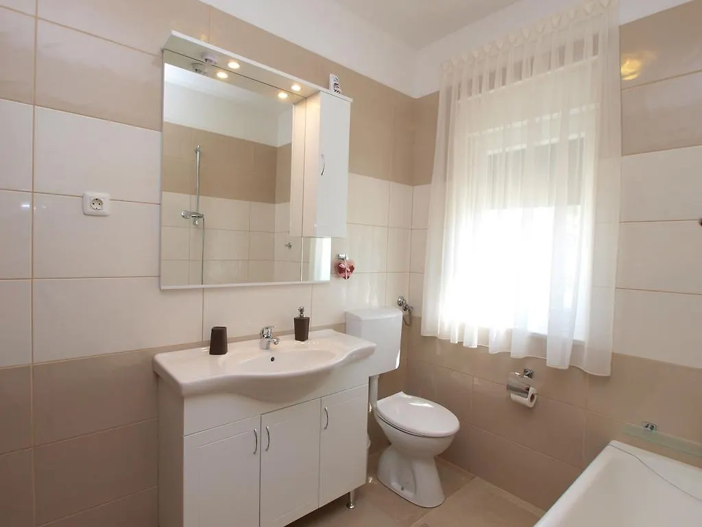 Apartment Roberto 1386 Galizana 0*,  Croatia