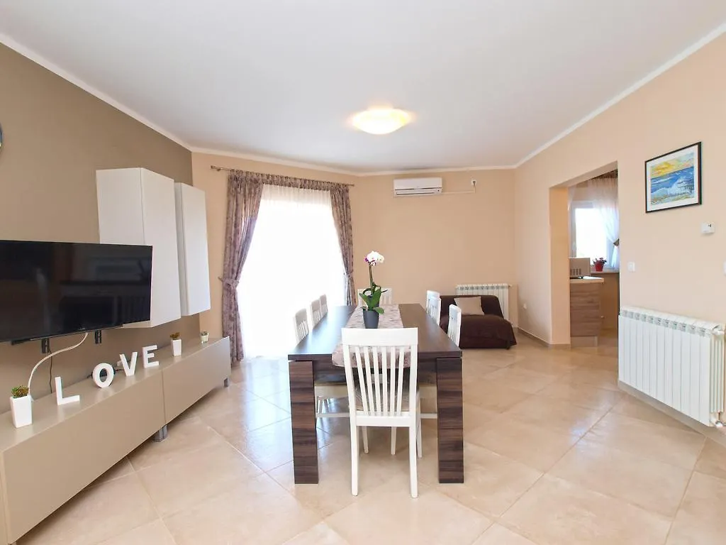 Apartment Roberto 1386 Galizana 0*,