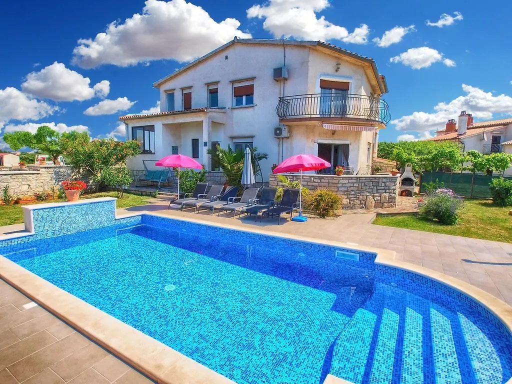 Apartment Roberto 1386 Galizana 0*,  Croatia